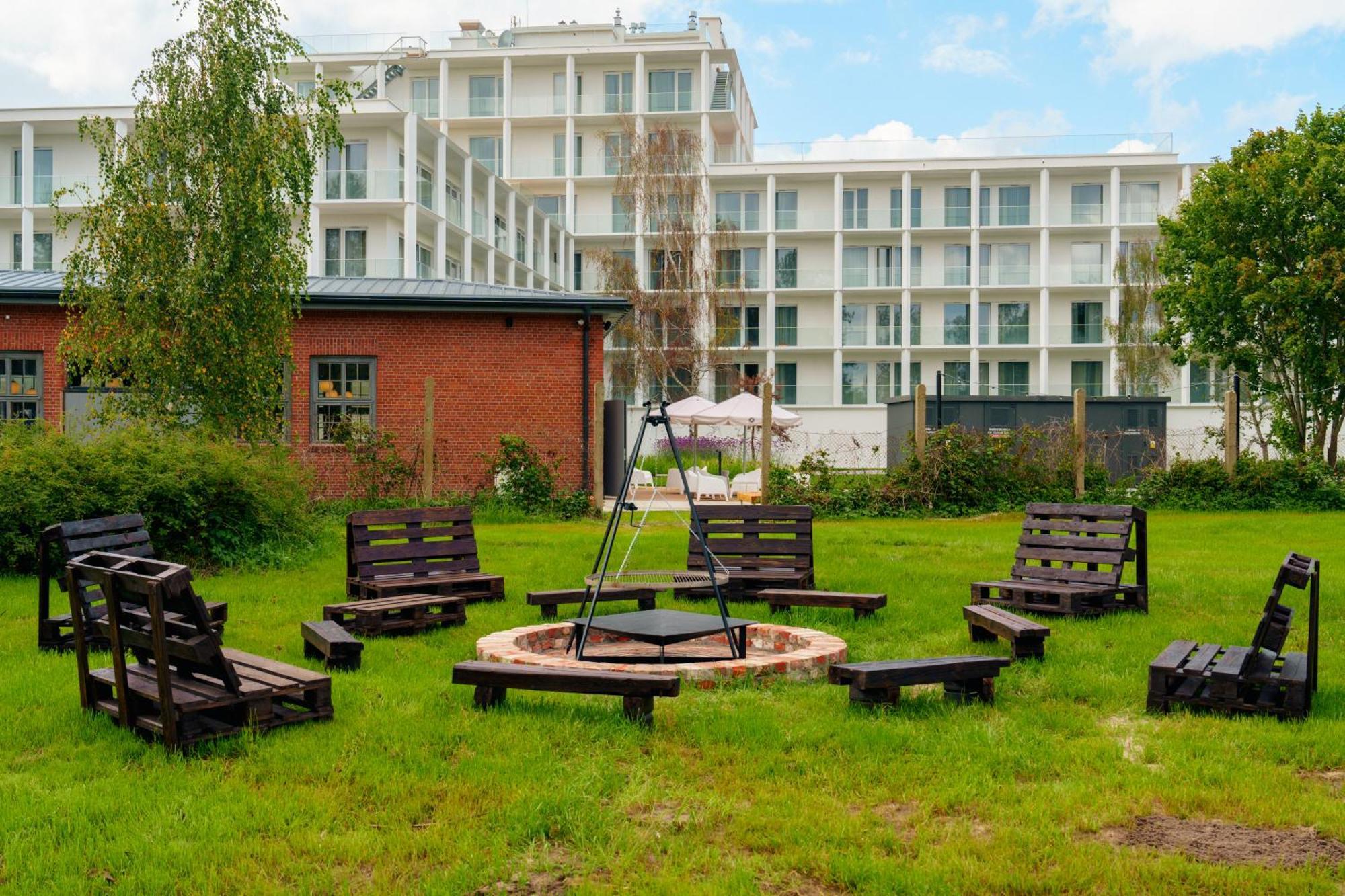 Hotel Arche Fabryka Samolotow W Mielnie Мельно Экстерьер фото