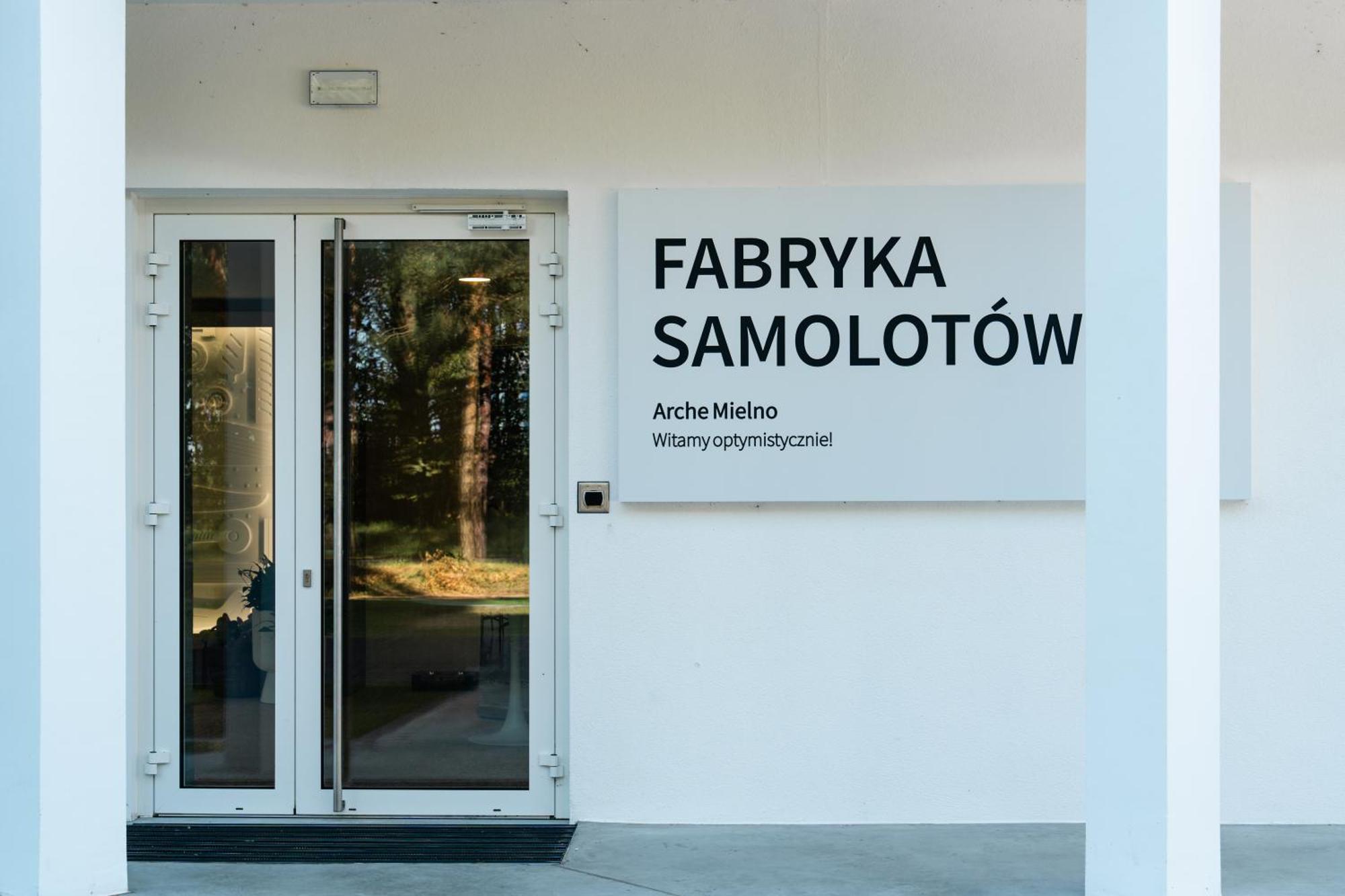Hotel Arche Fabryka Samolotow W Mielnie Мельно Экстерьер фото